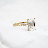 infinity-light-emerald-fire-twisted-moissanite-engagement-ring-3-ct-yellow-gold-gemfora-2